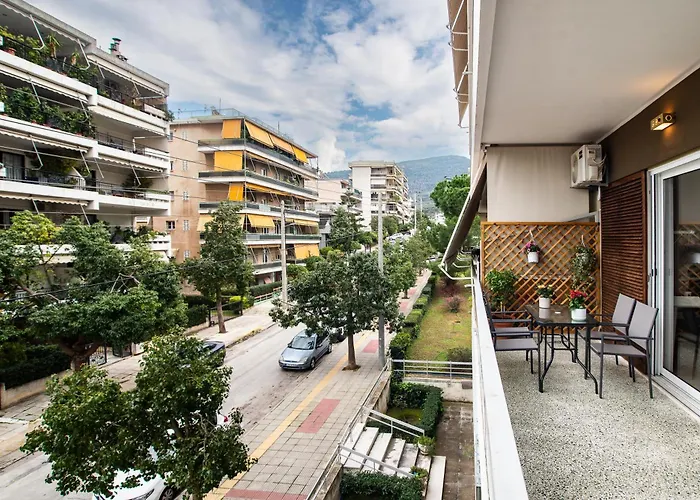 Modern In Cholargos